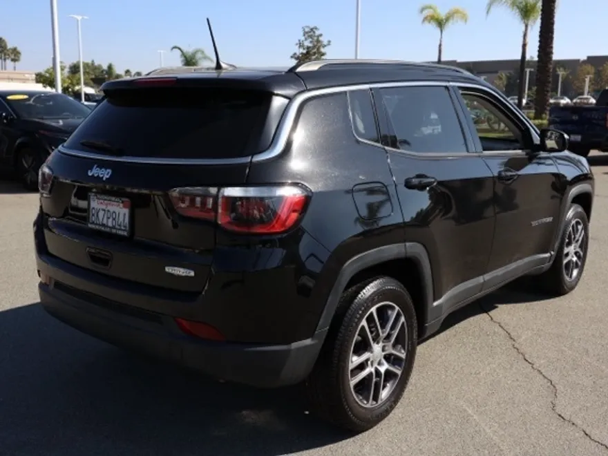 2018 Jeep Compass Latitude photo 1