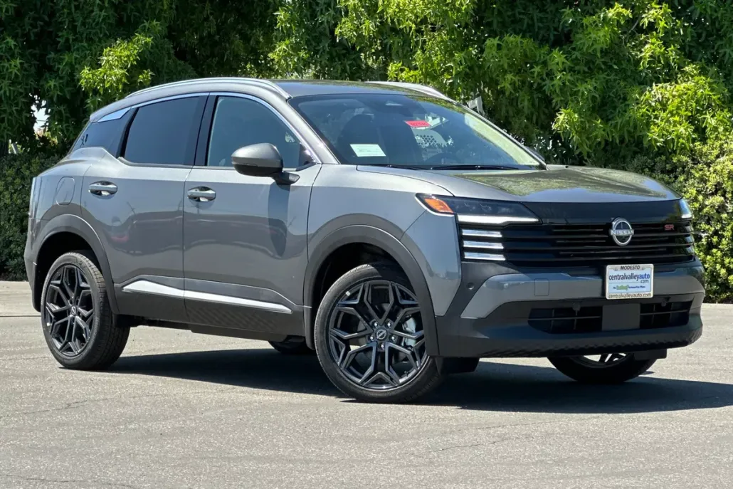 2025 Nissan Kicks SR photo 1