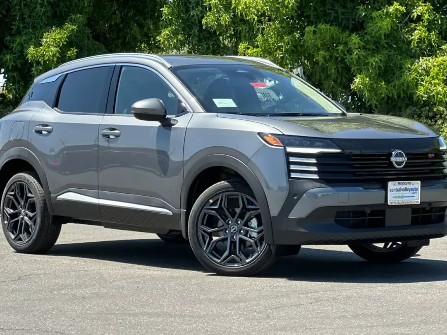 2025 Nissan Kicks SR photo 1