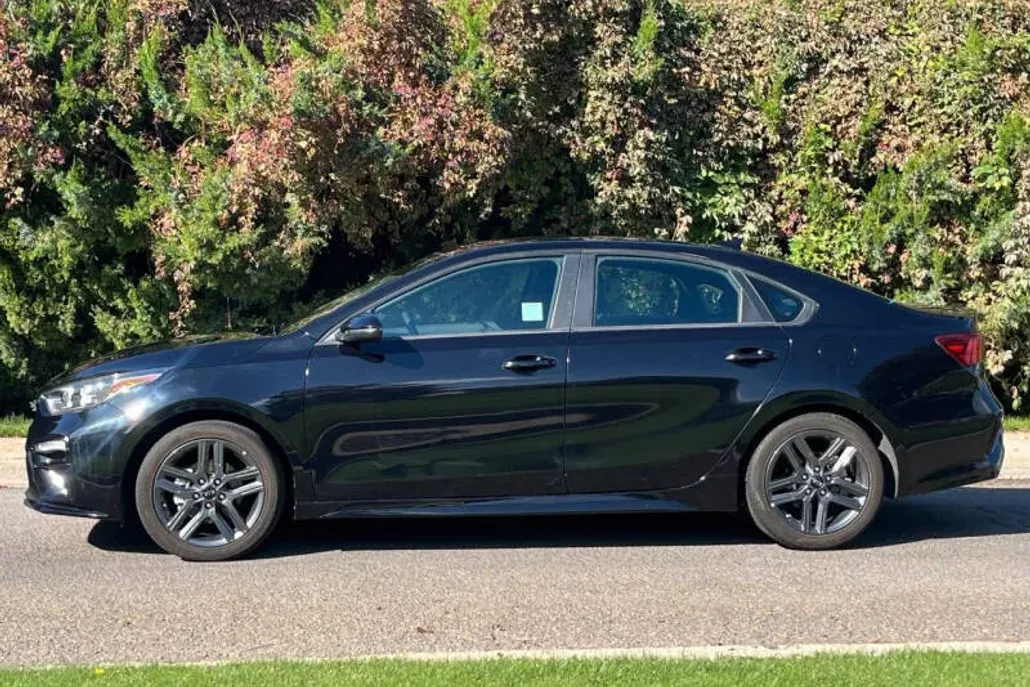 2021 Kia Forte GT-Line photo 1