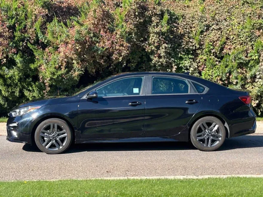2021 Kia Forte GT-Line photo 1