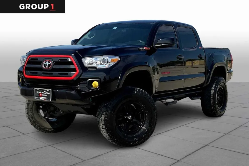 2017 Toyota Tacoma SR5 photo 1