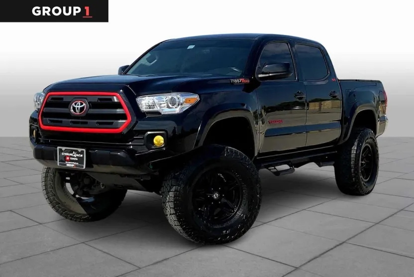 2017 Toyota Tacoma SR5 photo 1