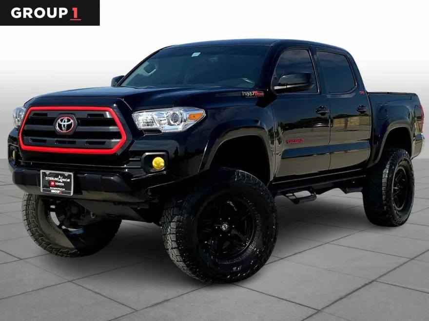 2017 Toyota Tacoma SR5 photo 1