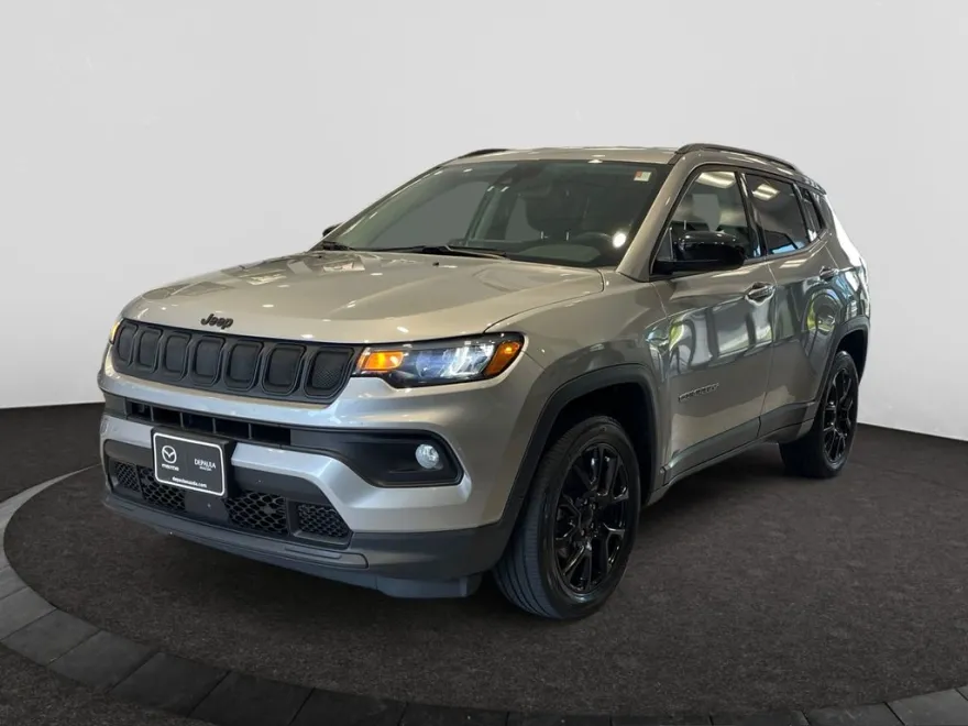 2022 Jeep Compass Latitude Lux photo 1