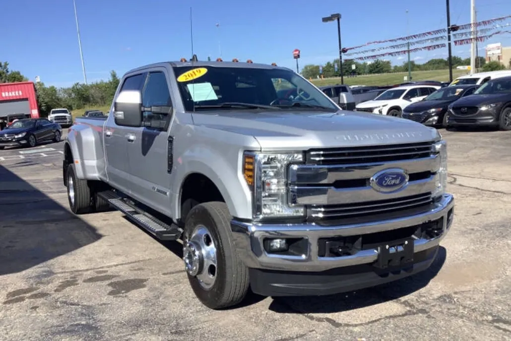 2019 Ford F-350 Lariat photo 1