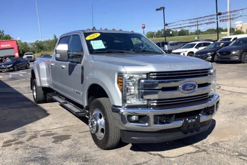 2019 Ford F-350 Lariat photo 1
