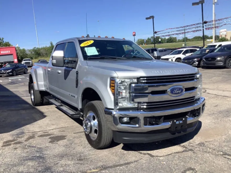 2019 Ford F-350 Lariat photo 1