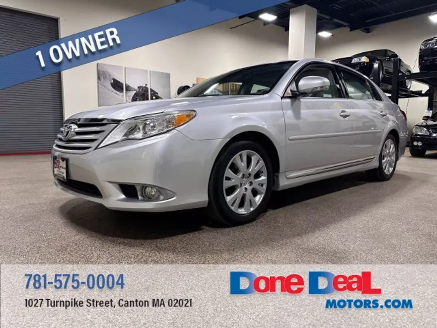 2012 Toyota Avalon Limited photo 1