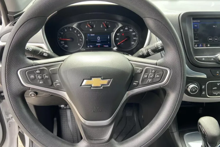 2023 Chevrolet Equinox LS photo 1