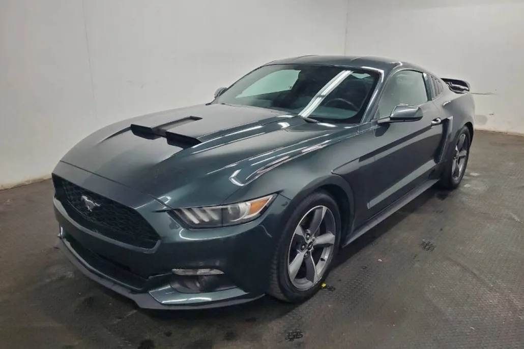 2015 Ford Mustang V6 photo 1