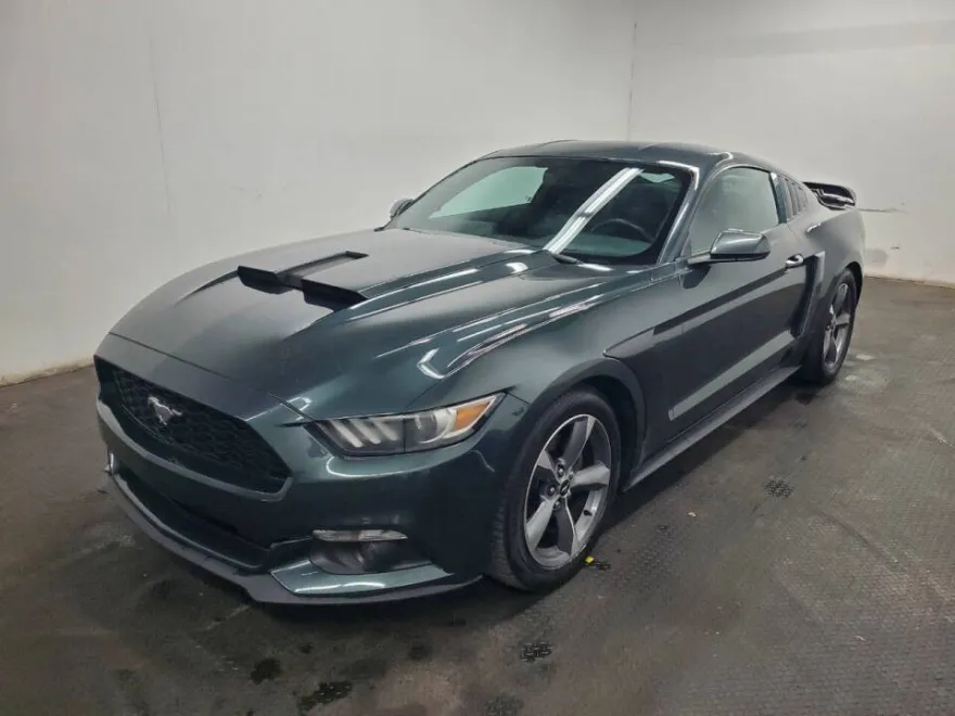 2015 Ford Mustang V6 photo 1