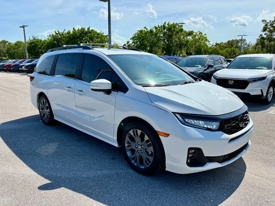 2025 Honda Odyssey Touring photo 1