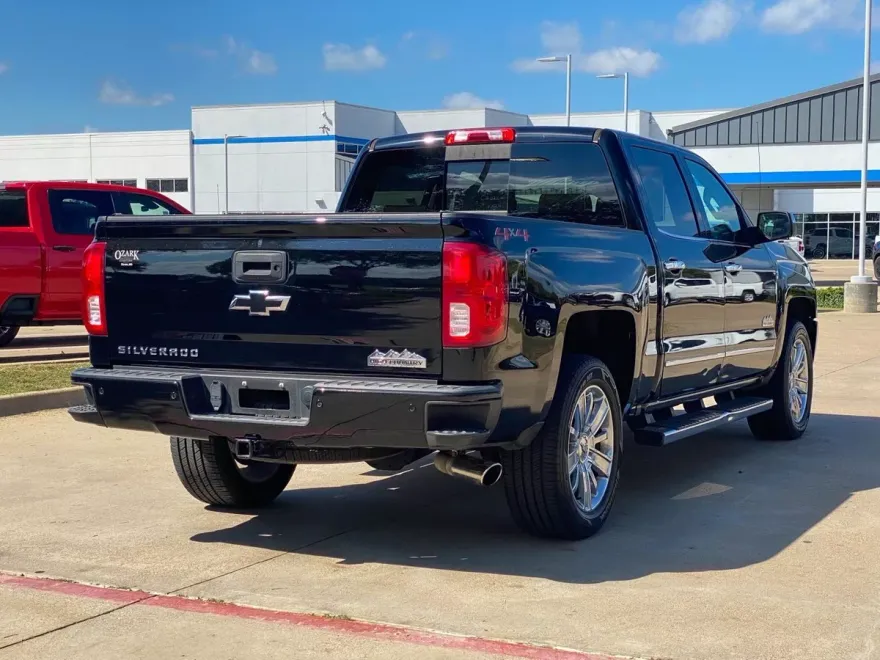 2018 Chevrolet Silverado 1500 High Country photo 1