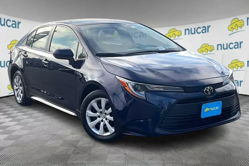 2023 Toyota Corolla LE photo 1