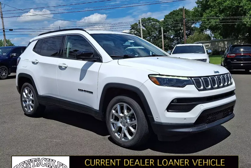 2022 Jeep Compass Latitude Lux photo 1