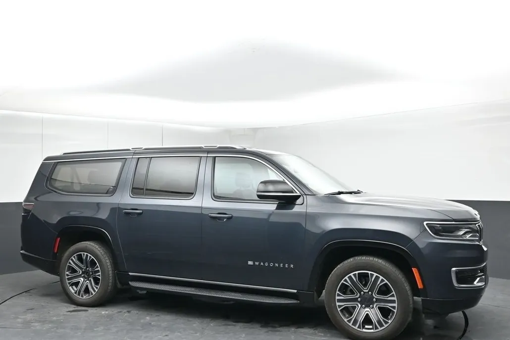 2024 Jeep Wagoneer L Series II photo 1