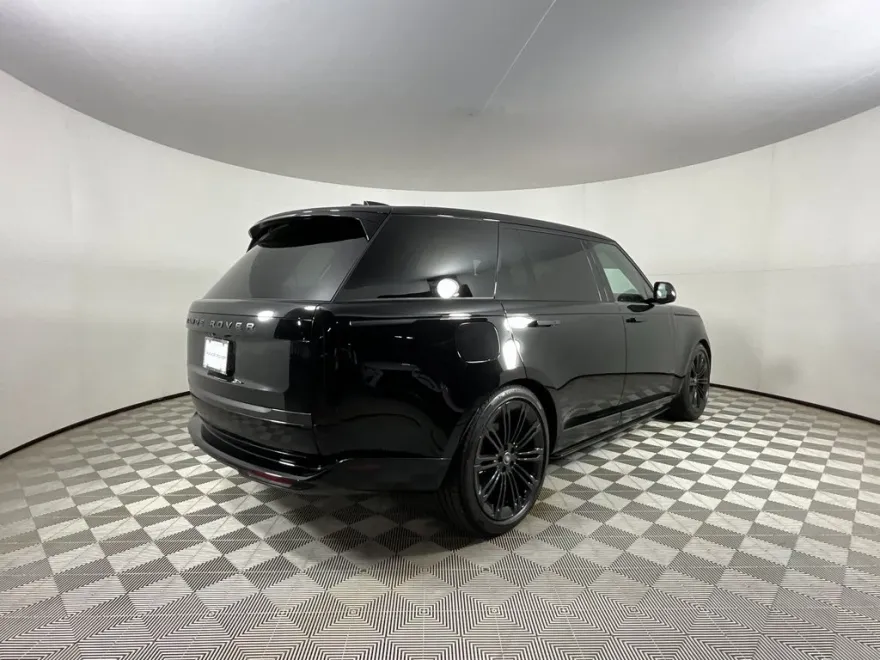 2025 Land Rover Range Rover SE photo 1