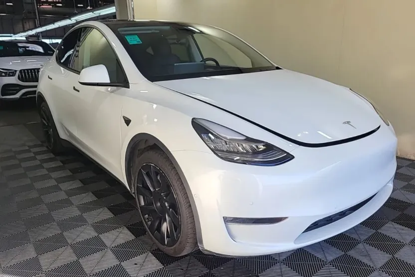 2022 Tesla Model Y Long Range photo 1