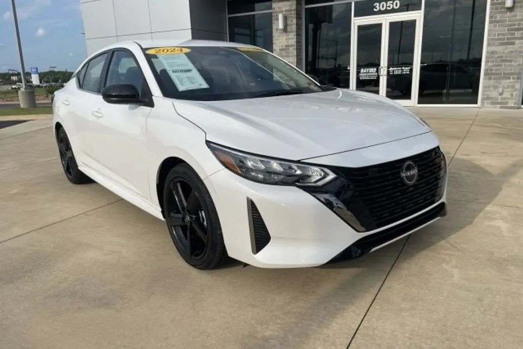2024 Nissan Sentra SR photo 1