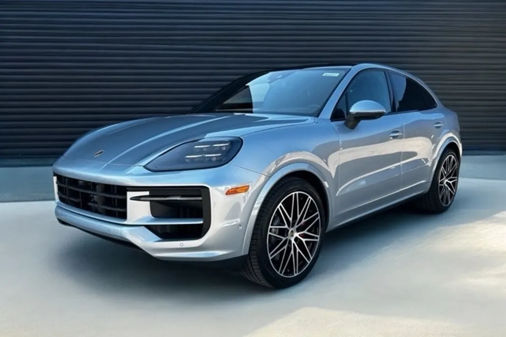 2025 Porsche Cayenne S photo 1