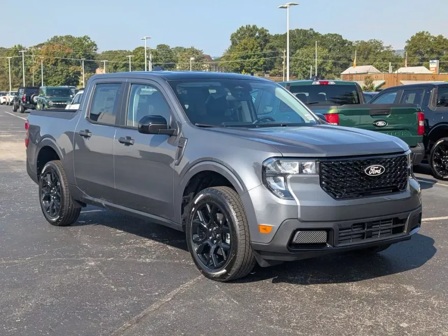 2025 Ford Maverick XLT photo 1