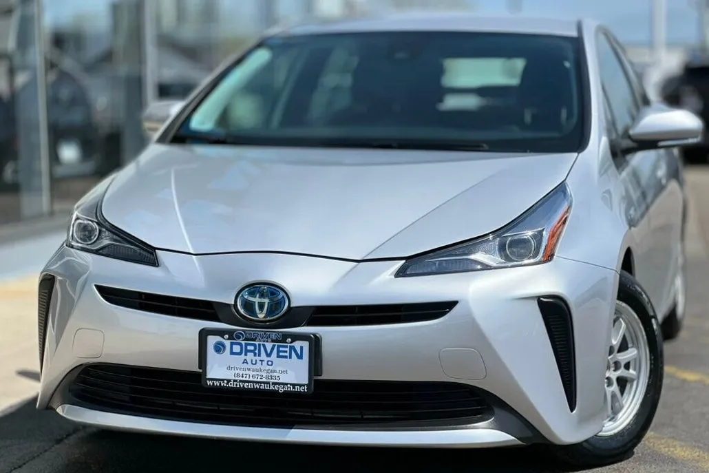 2022 Toyota Prius L Eco photo 1