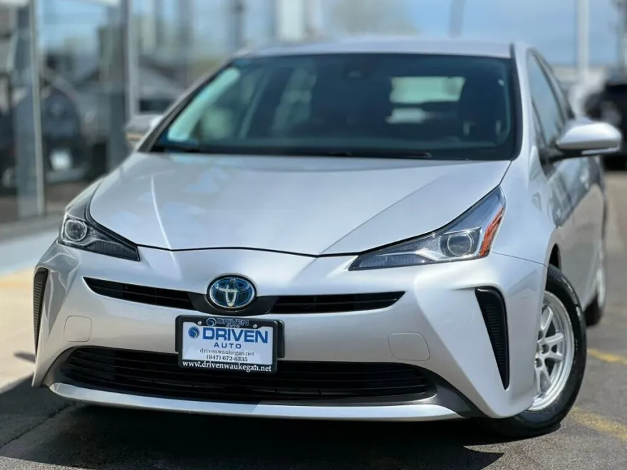 2022 Toyota Prius L Eco photo 1
