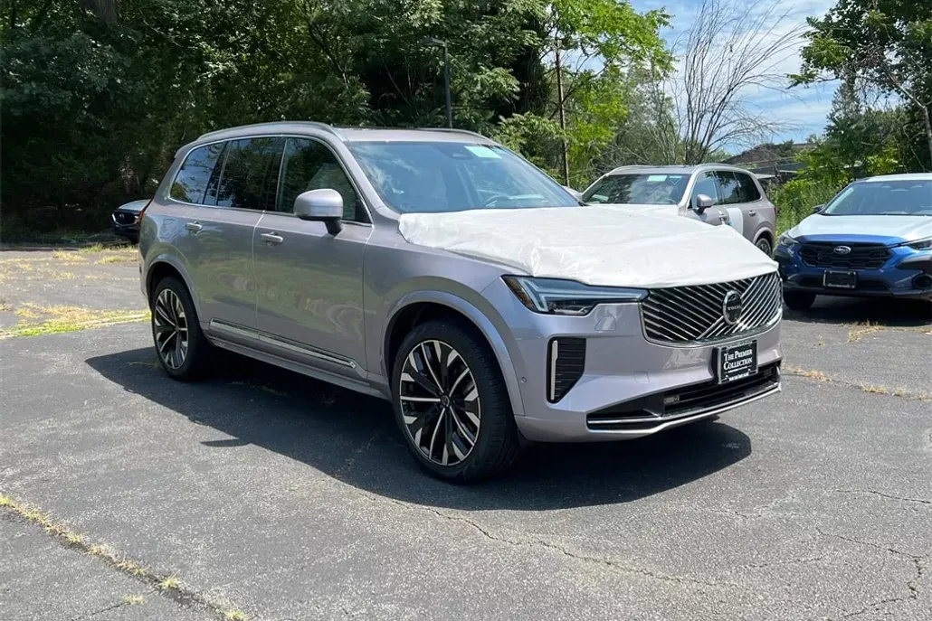 2026 Volvo XC90 Plus photo 1