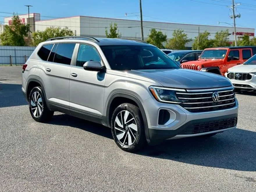 2024 Volkswagen Atlas SE Technology photo 1