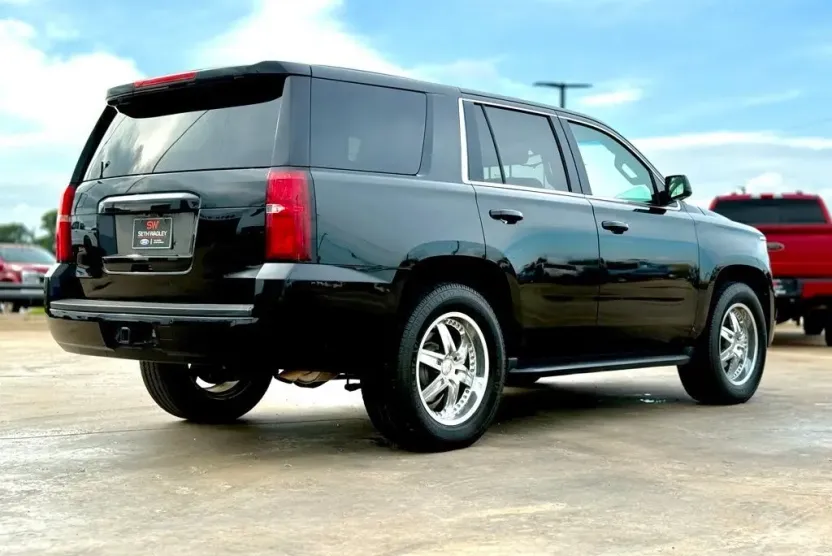 2016 Chevrolet Tahoe LT photo 1