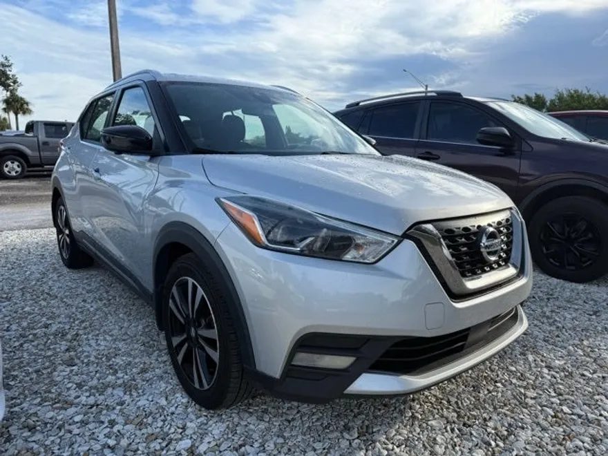 2020 Nissan Kicks SR photo 1