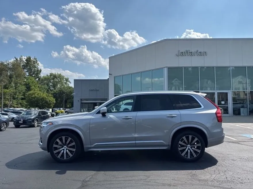 2025 Volvo XC90 B5 Plus photo 1