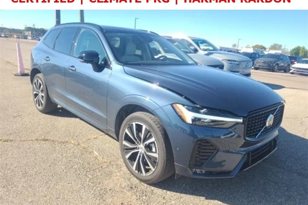 2023 Volvo XC60 B5 Plus photo 1