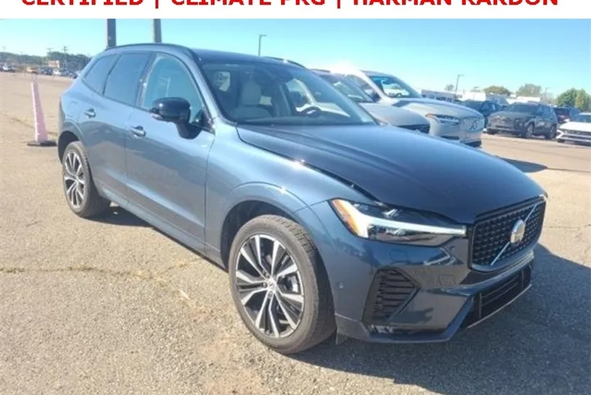 2023 Volvo XC60 B5 Plus photo 1