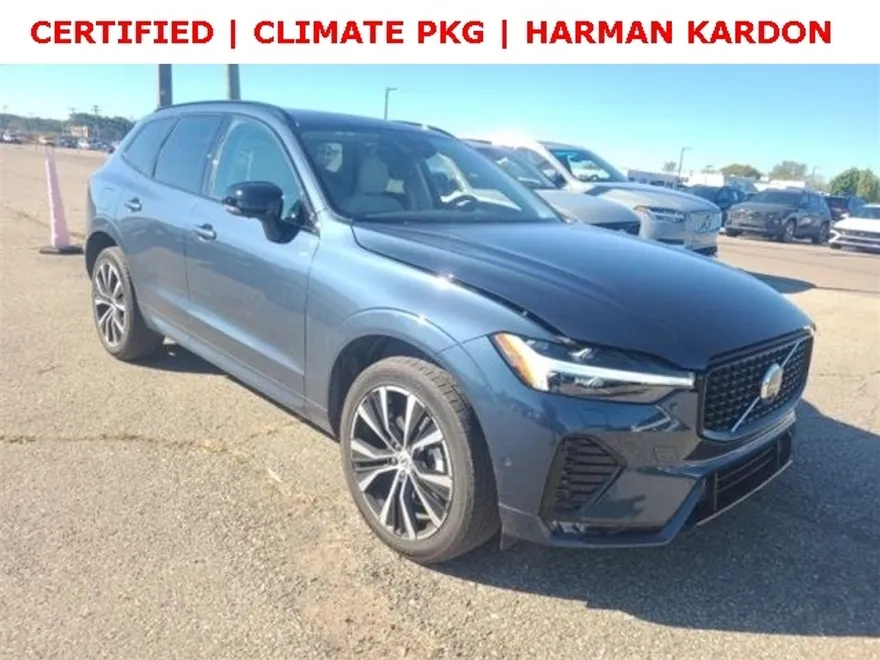 2023 Volvo XC60 B5 Plus photo 1