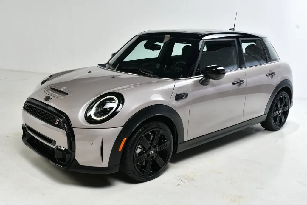 2024 Mini Cooper S Hardtop 4 Door Iconic photo 1