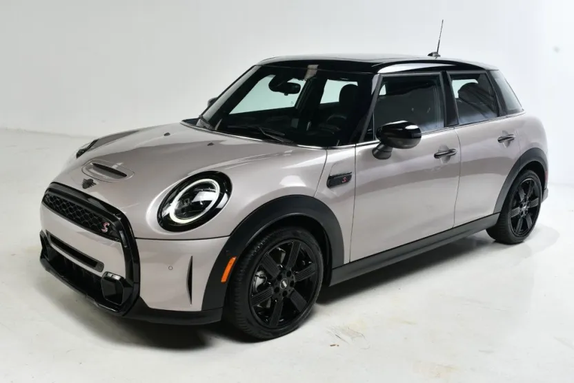 2024 Mini Cooper S Hardtop 4 Door Iconic photo 1