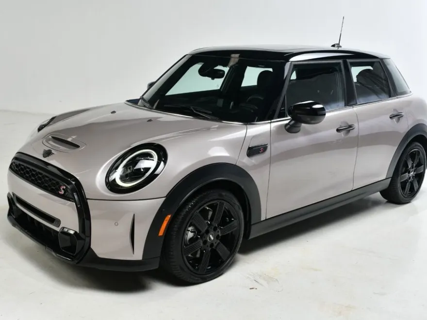2024 Mini Cooper S Hardtop 4 Door Iconic photo 1