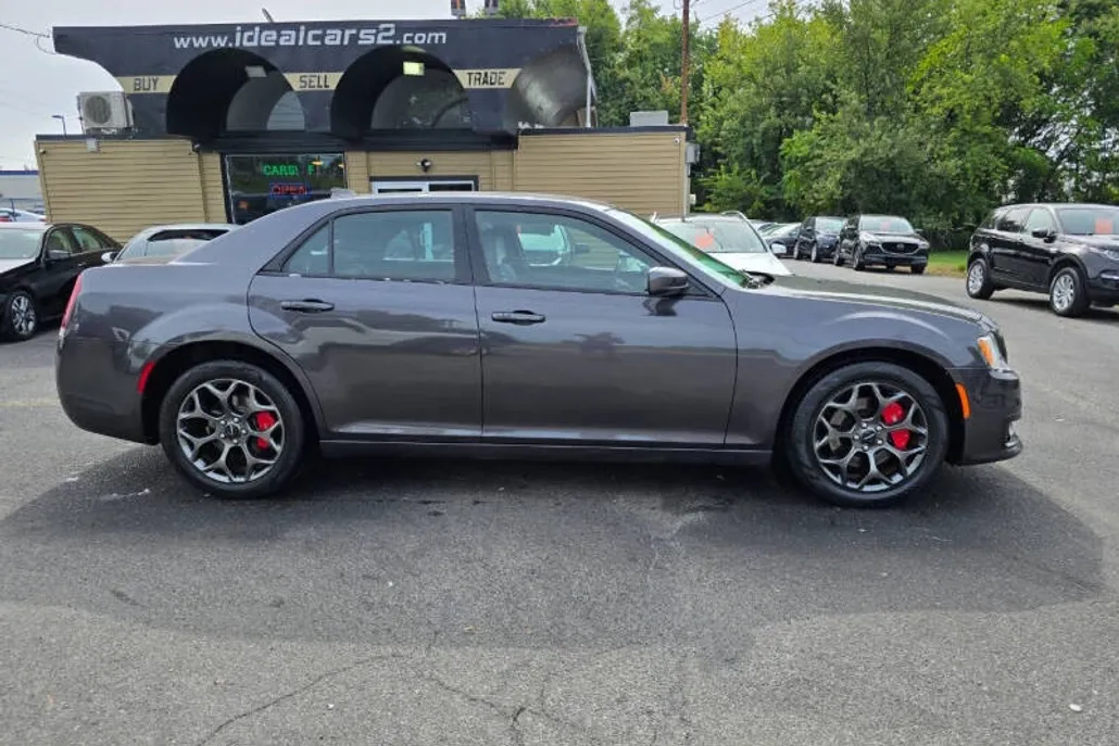 2018 Chrysler 300 S photo 1