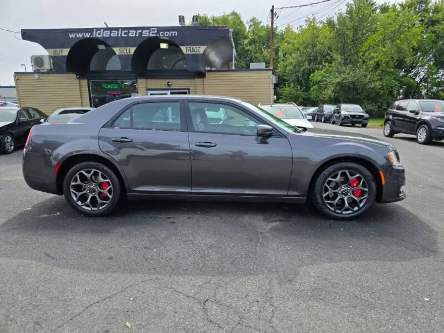 2018 Chrysler 300 S photo 1