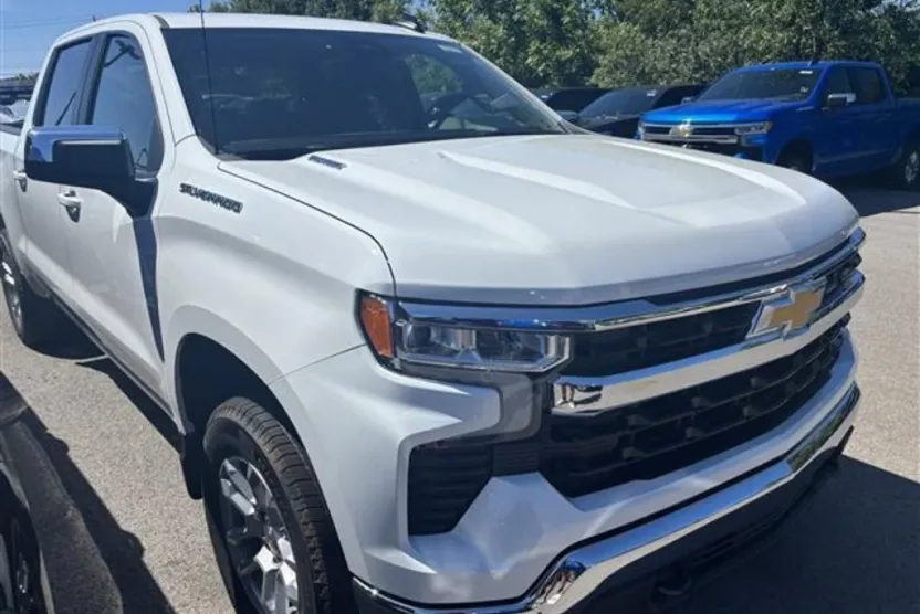 2026 Chevrolet Silverado 1500 LT photo 1