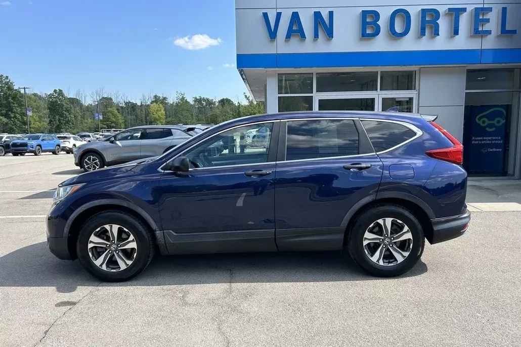 2017 Honda CR-V LX photo 1