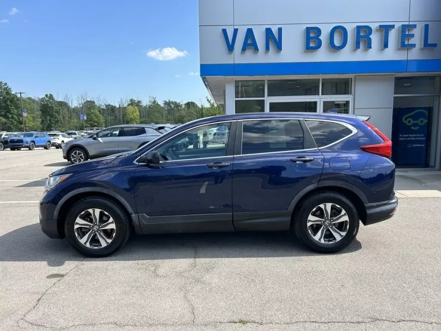 2017 Honda CR-V LX photo 1