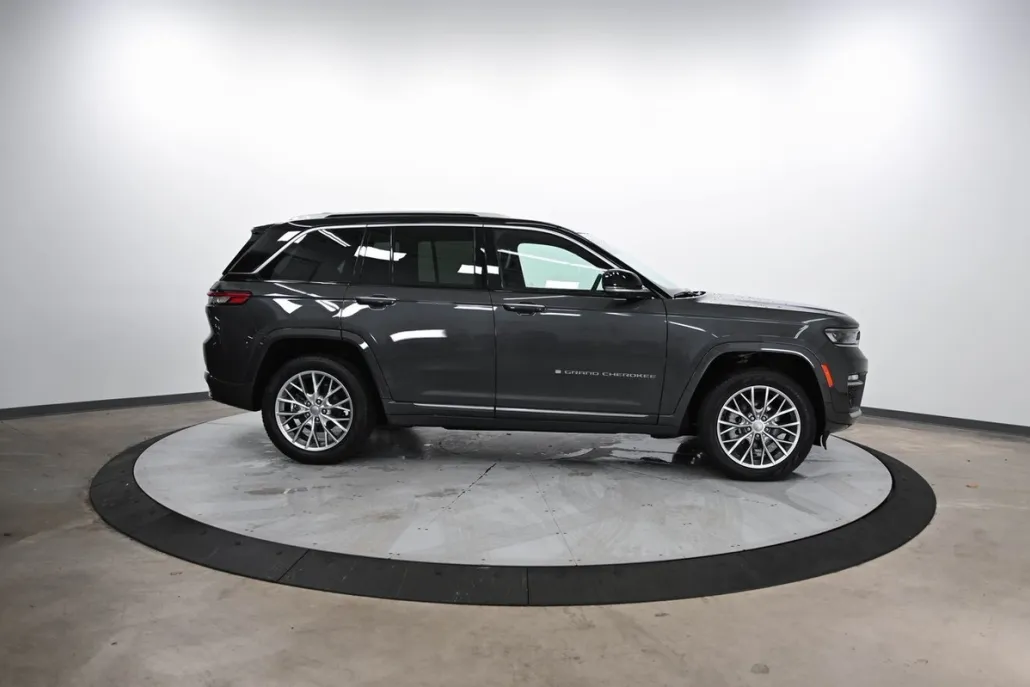 2022 Jeep Grand Cherokee Summit photo 1