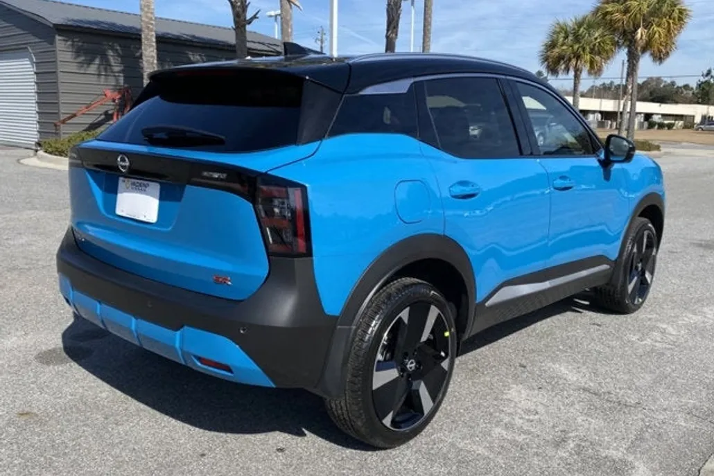 2025 Nissan Kicks SR photo 1
