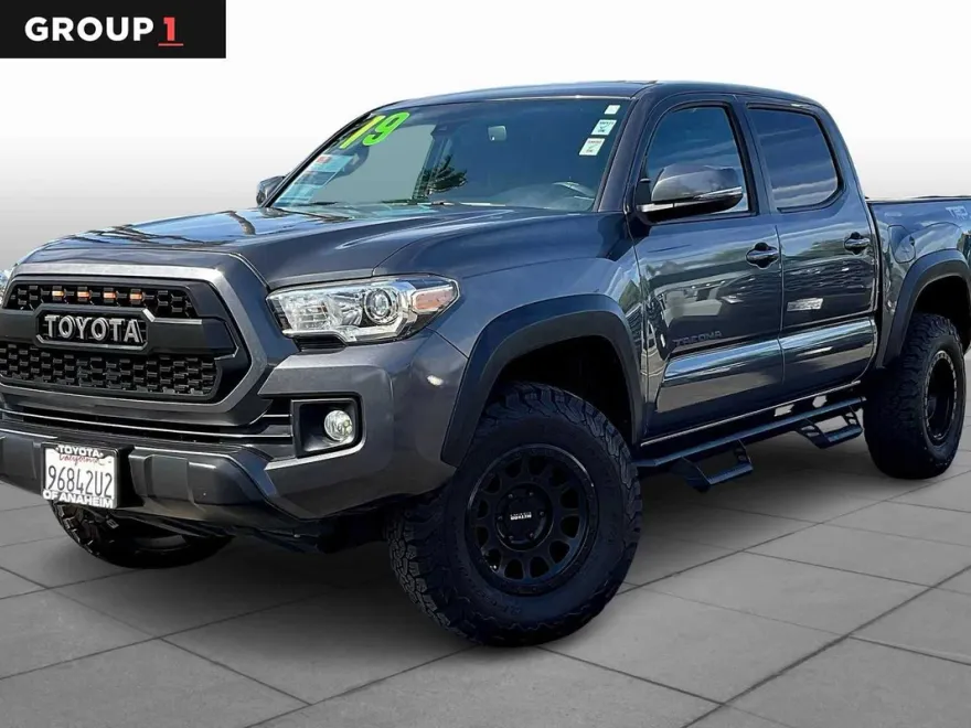 2019 Toyota Tacoma TRD photo 1
