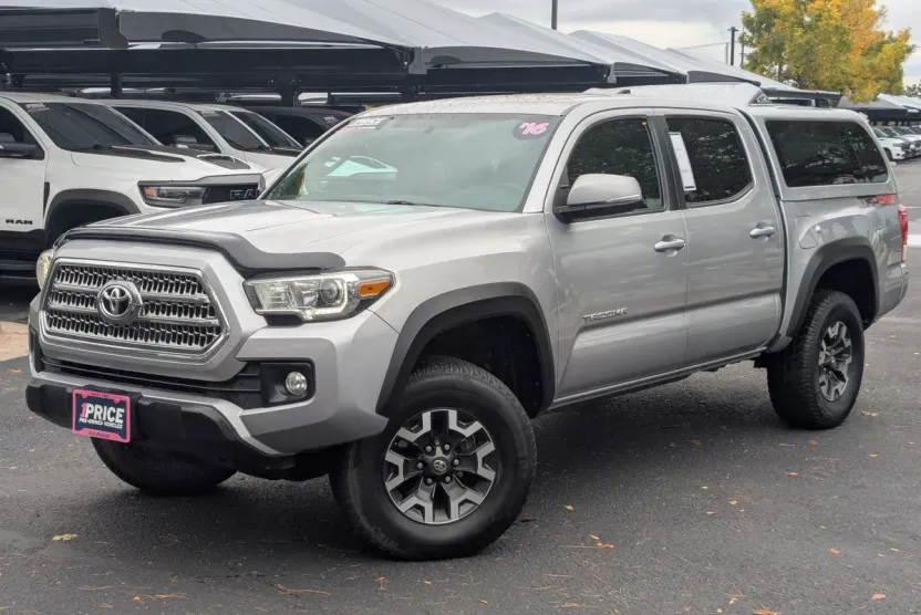 2016 Toyota Tacoma TRD photo 1