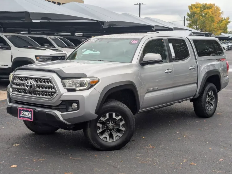 2016 Toyota Tacoma TRD photo 1