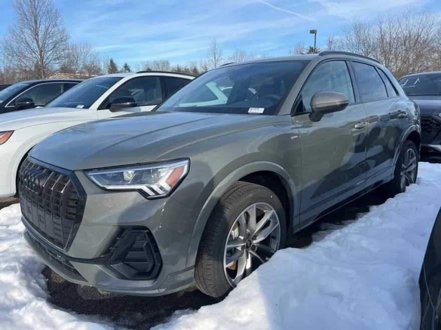 2025 Audi Q3 Premium photo 1